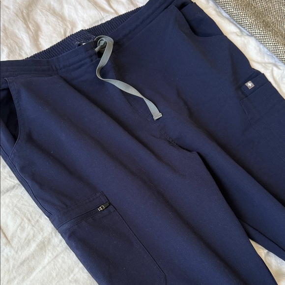 Figs technical collection bottoms - Picture 3 of 3